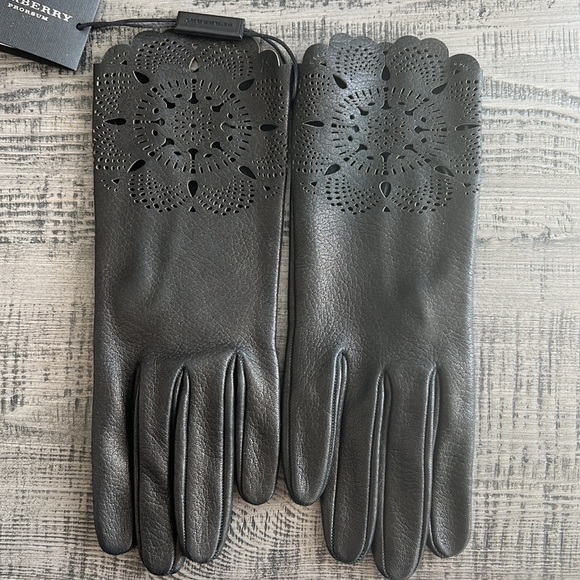 Burberry Leather Primrose gloves - Picture 4 of 17